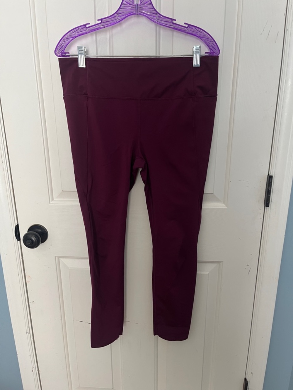 LIKE NEW Athleta Cropped Leggings With Pockets - Purple - Sz Medium